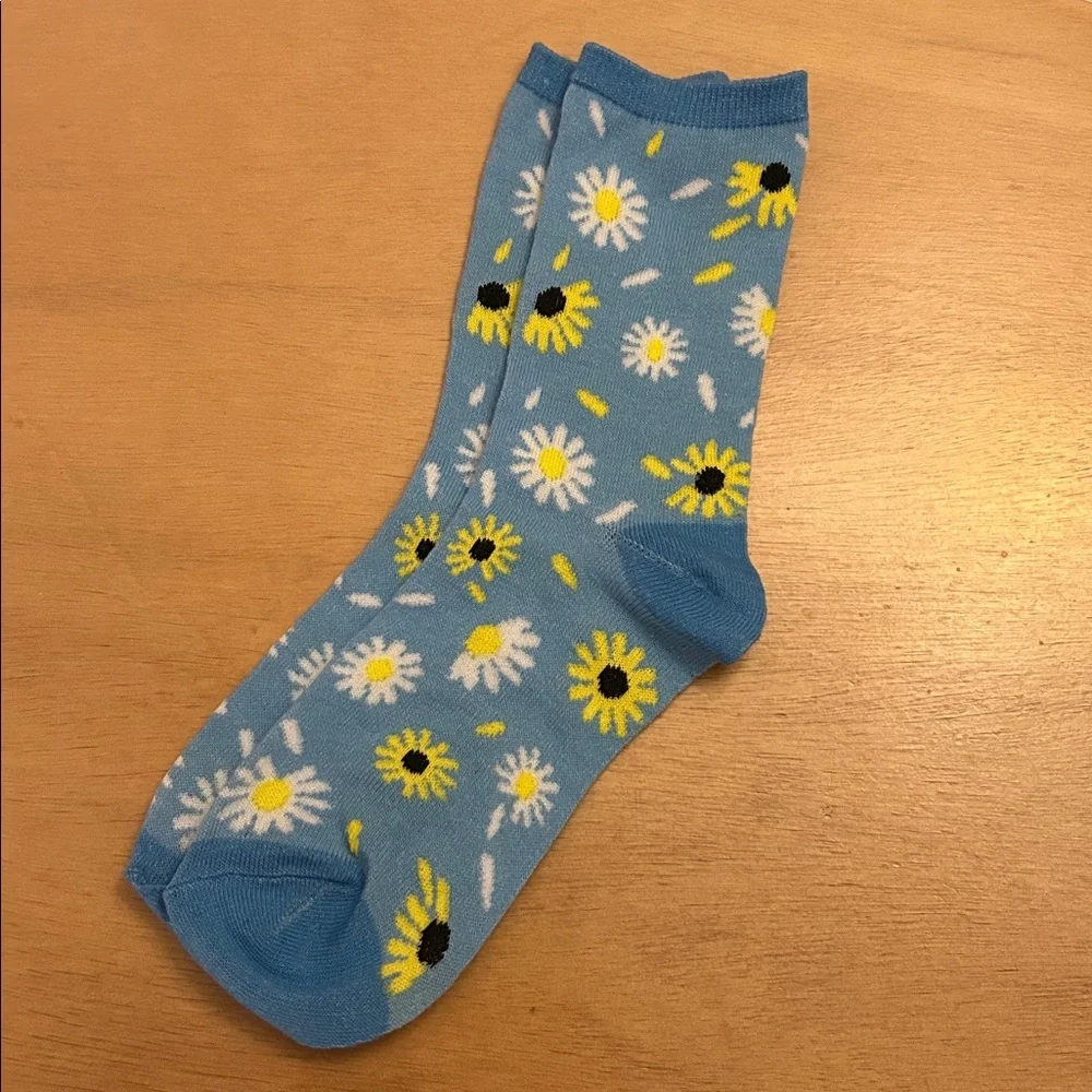 Free with Bundle only!! New Womens sunflower print crew socks size 7” insole